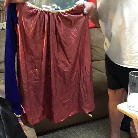 WARNER BROS SUPERMAN top & attached cape only … for girls sz Small (maybe an 8) - Picture 4 of 8